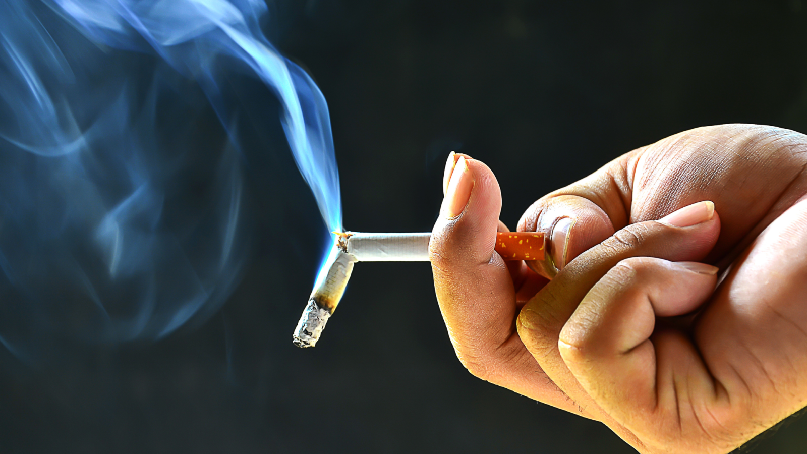 Leia mais sobre o artigo Varizes tem relação com cigarro?